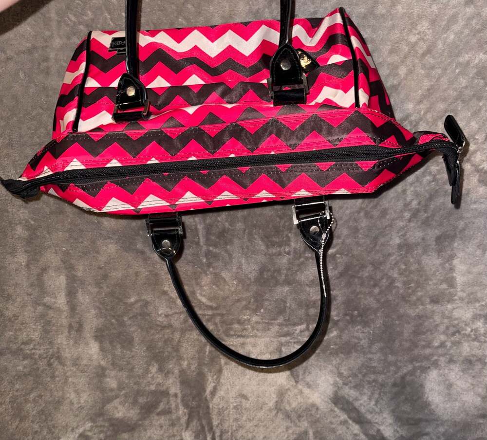 Caboodles Chevron Print Cosmetic Travel Tote Bag - Picture 4 of 10